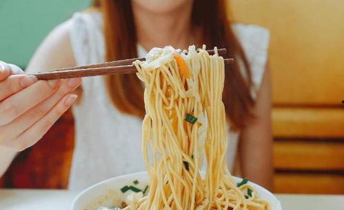 娱乐吃瓜酱吃面条视频在线观看